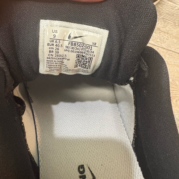 Nike vomero 17 women’s running black and White shoes - Picture 10 of 10